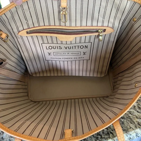 Louis Vuitton Neverfull MM - Picture 12 of 16